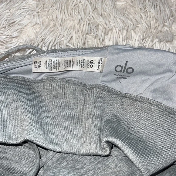 ALO Lavish sports bra - Picture 2 of 5